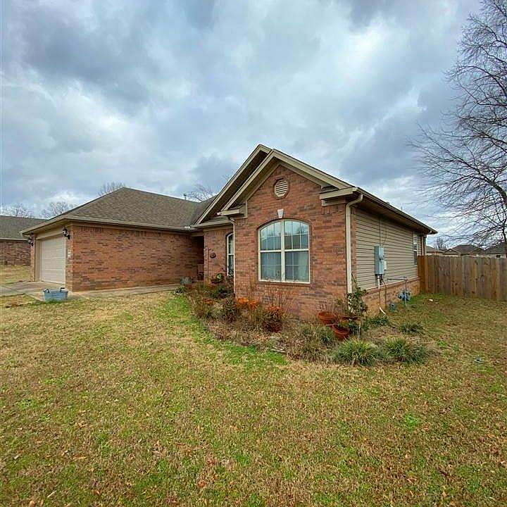 2nd image of 2806 Ewing Ln