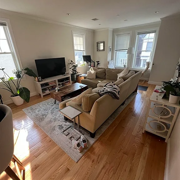 261 Lexington St #3 — Photo 2