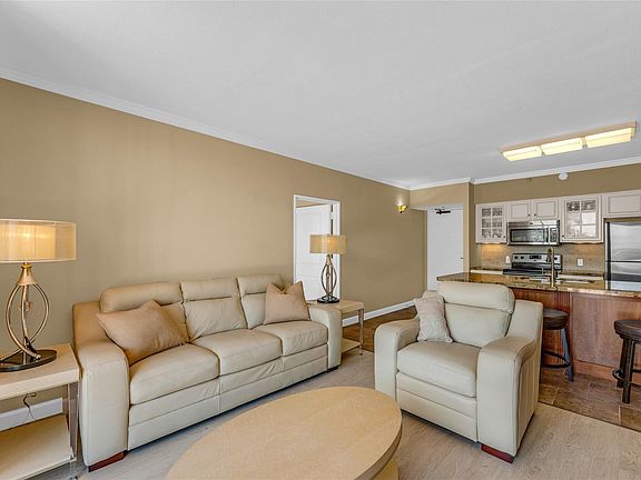 2nd image of 5220 Seawall Blvd #332/333