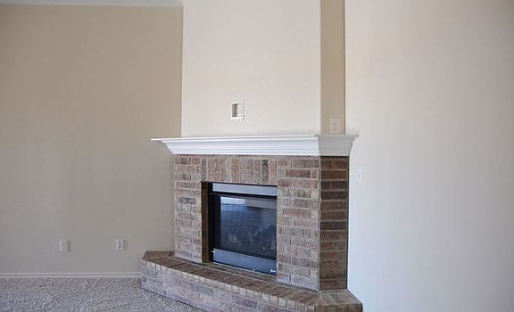 3rd image of 105 Park Estates Dr