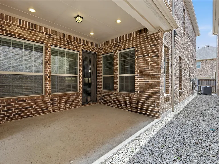 768 Huntingdon St — Photo 40