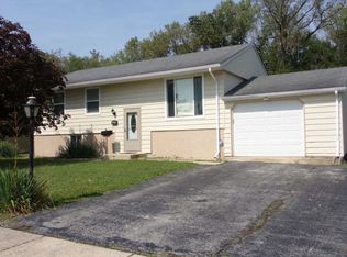 223 E Maple Dr, Glenwood, IL