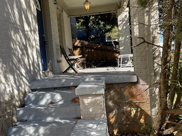 Glenwood Rd SE — Photo 2