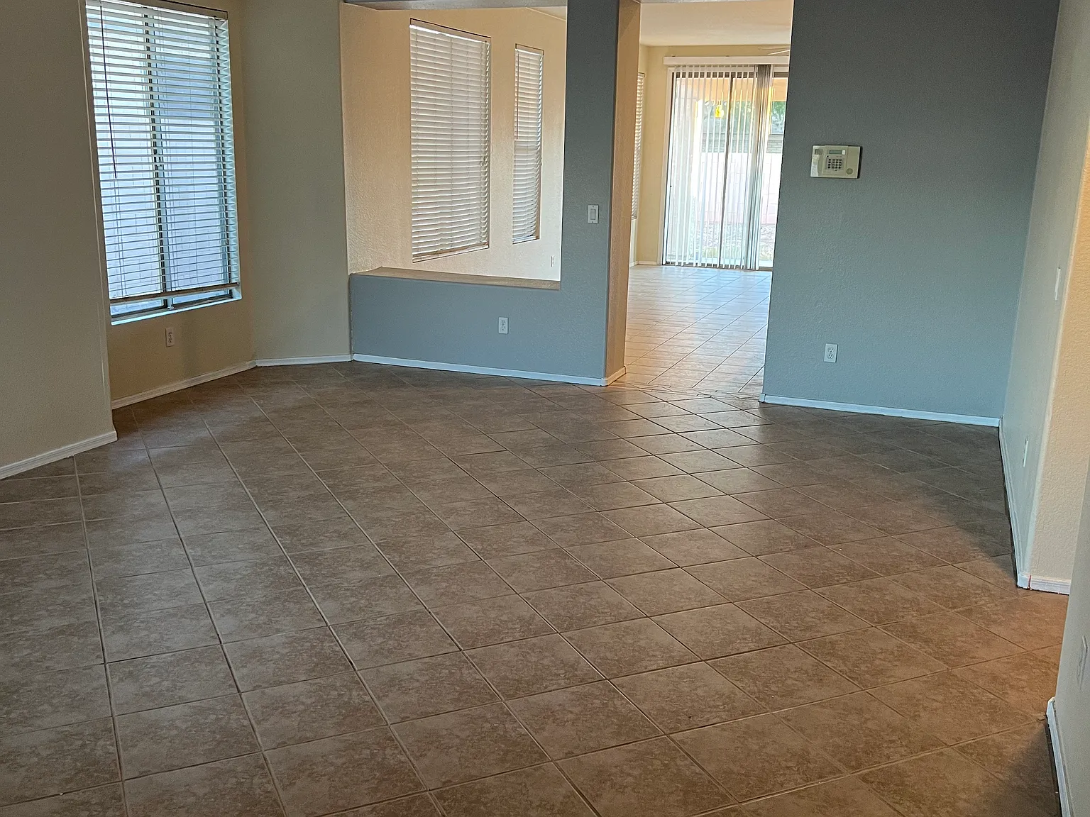 6605 W Lawrence Ln — Photo 1
