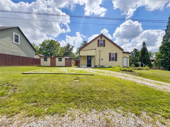 820 N Charles St, Belleville, IL 62220