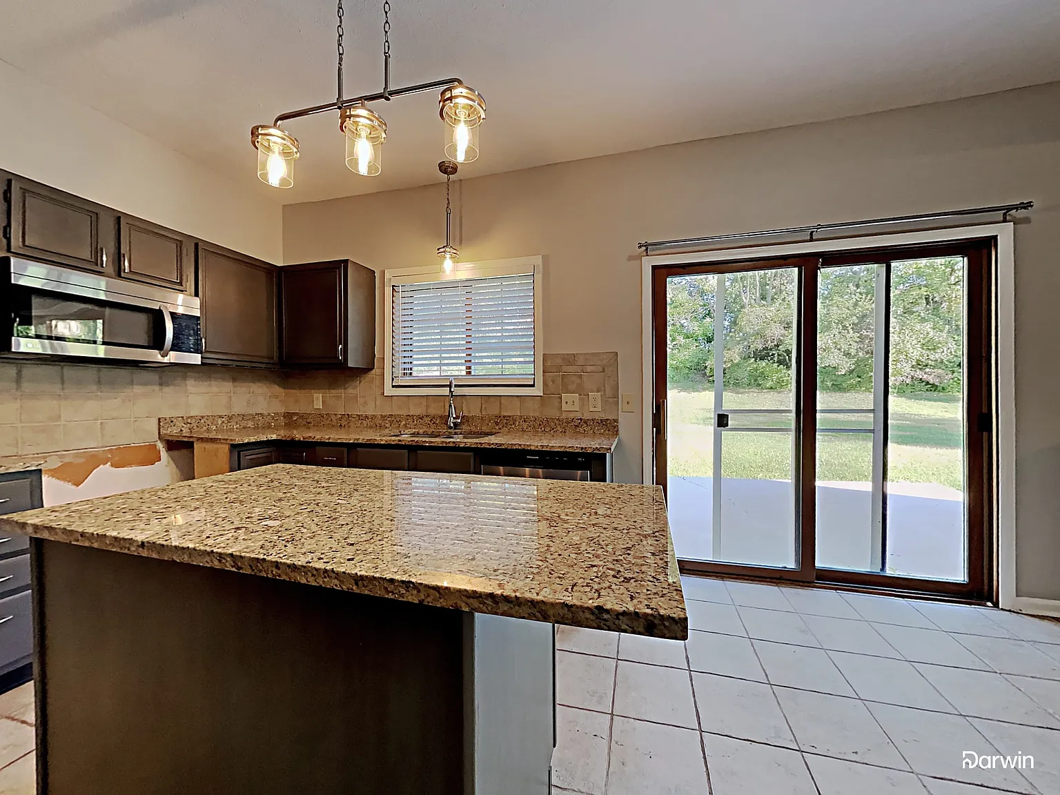4 bed, 2.5 bath, 2057 sqft, $2,365 — Photo 3