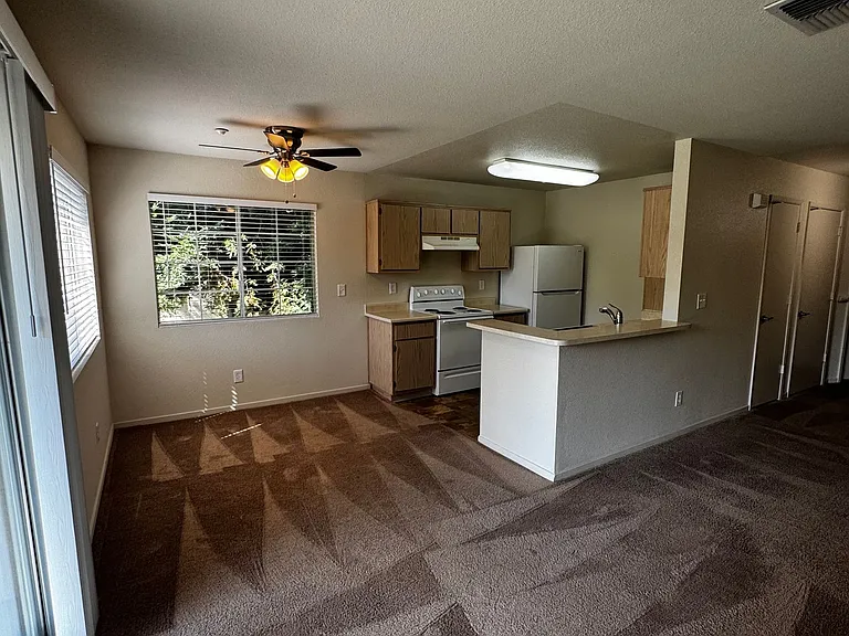 Whispering Oaks — Photo 17