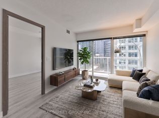 17 Bathurst St #903, Toronto, ON M5V 0N1