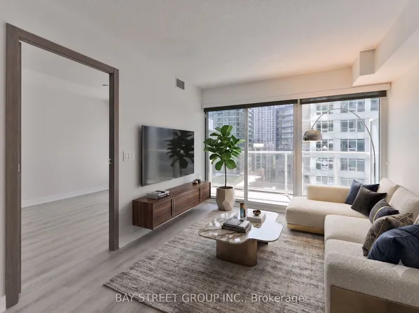 17 Bathurst St #903, Toronto, ON M5V 0N1