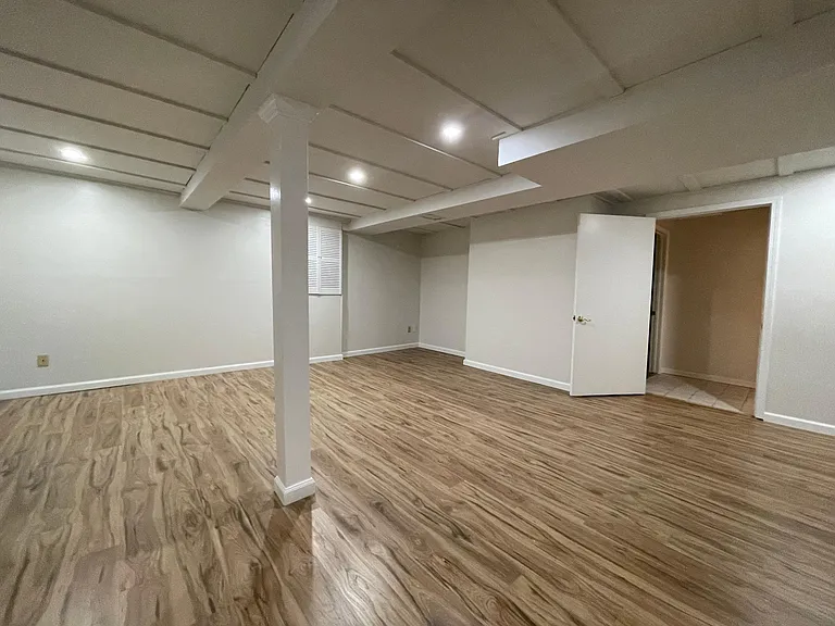 6259 Rosewood St — Photo 35