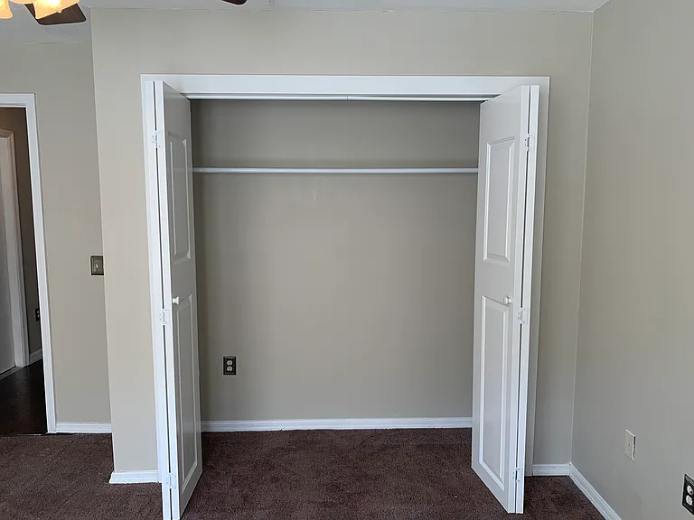 422 Fairfield Dr — Photo 3