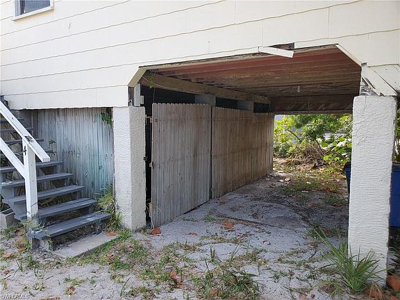 5th image of 632 Estero Blvd