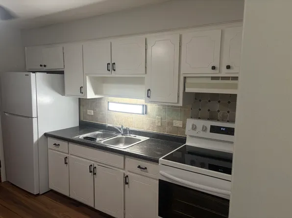 8445 Flamingo Ter APT 2E, Hickory Hills, IL 60457