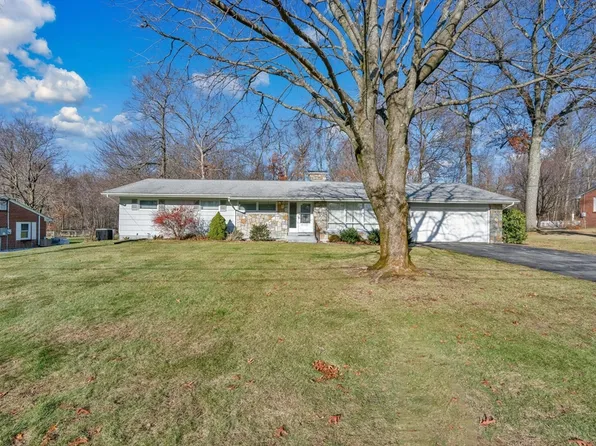 28 Glenn Dr, Wilbraham, MA 01095