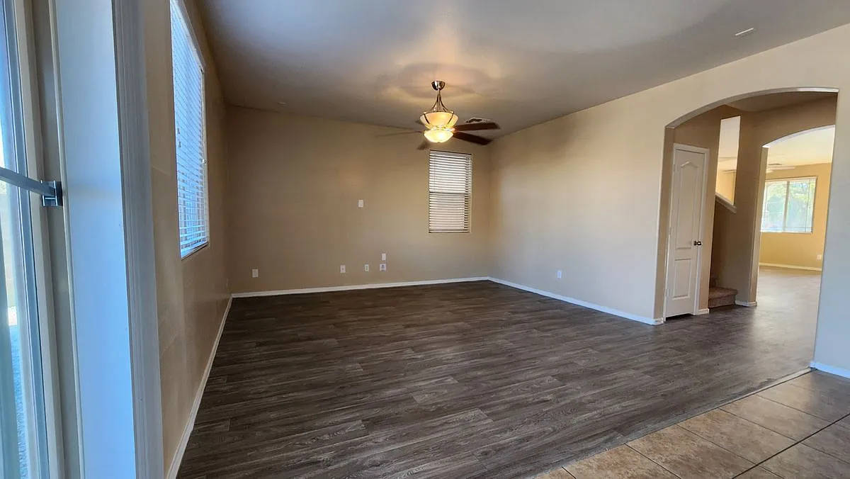 4 bed, 3.0 bath, 2695 sqft, $2,095 — Photo 4