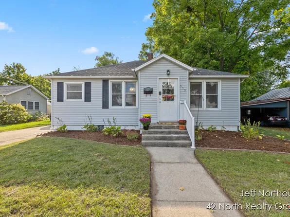 510 N Hudson St SE, Lowell, MI 49331