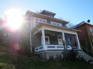 916 Temple St, Hinton, WV 25951