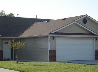 856 N Redbud Ct, Valley Center, KS 67147