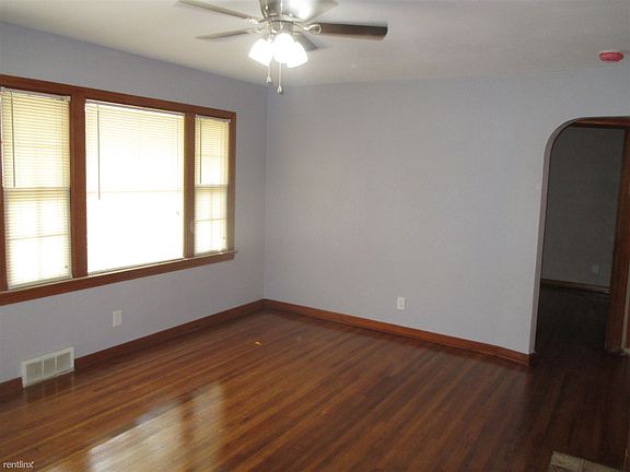 2. 633 N Glendale, Living Room (1)