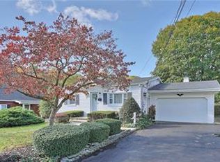 5570 Roosevelt St, Whitehall, PA 18052