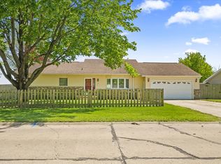 101 W Evergreen Dr, Saint Joseph, IL