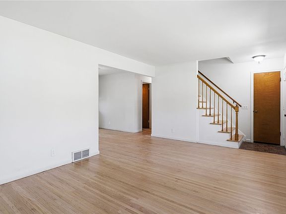 4th image of 2632 Oakview Dr