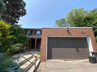 108 Old Colony Rd, Toronto, ON M2L2K2
