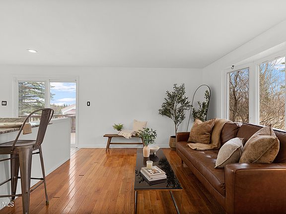 4th image of 9 Reservoir Road