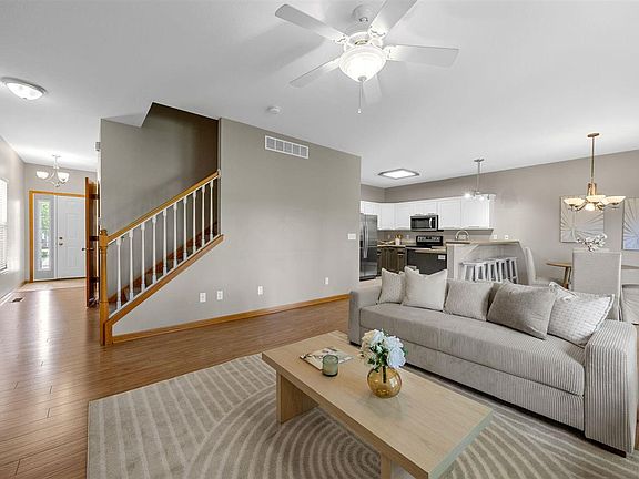 4th image of 95 Vandello Dr