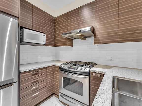 3rd image of 9399 Odlin Rd #233