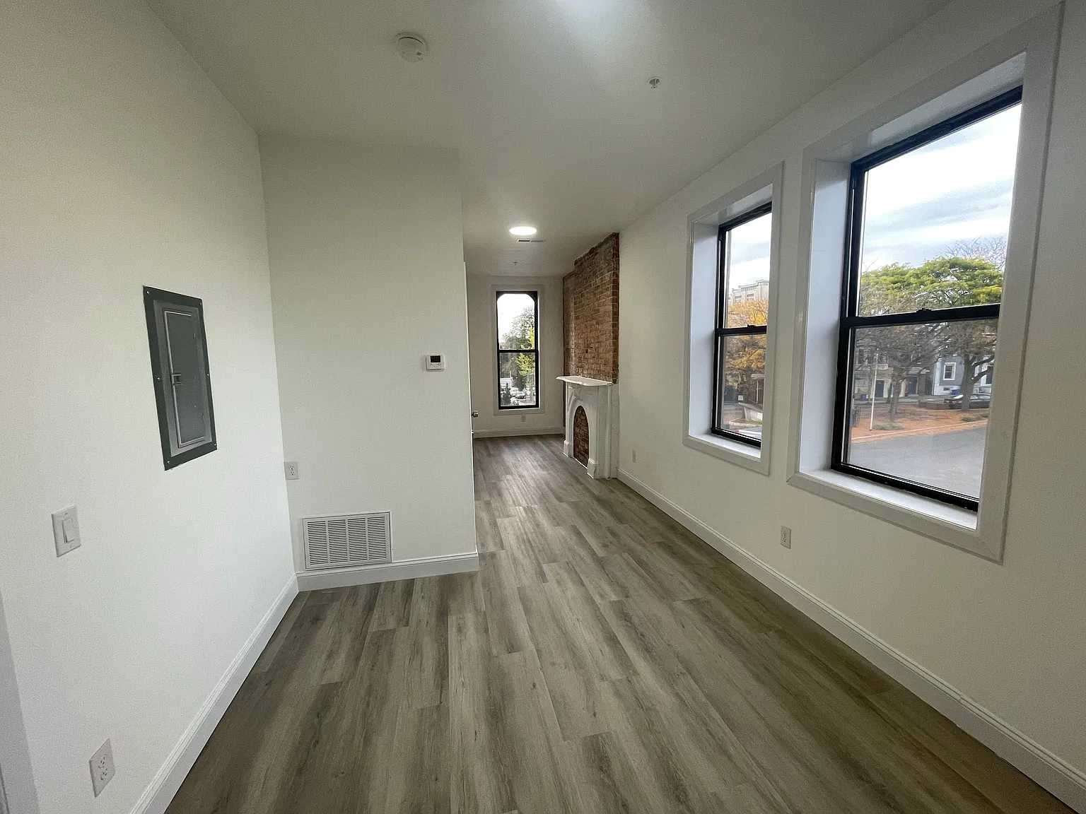 2 bed, 980 sqft, $1,400 — Photo 1
