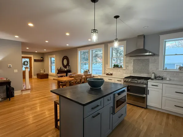 306 N Division St, Spring Lake, MI 49456