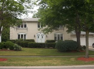 24 Old Orchard St, Amherst, NY 14221