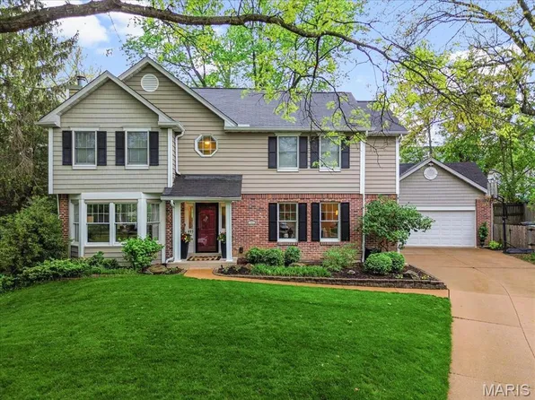 403 Woodview Manor Ln, Saint Louis, MO 63122