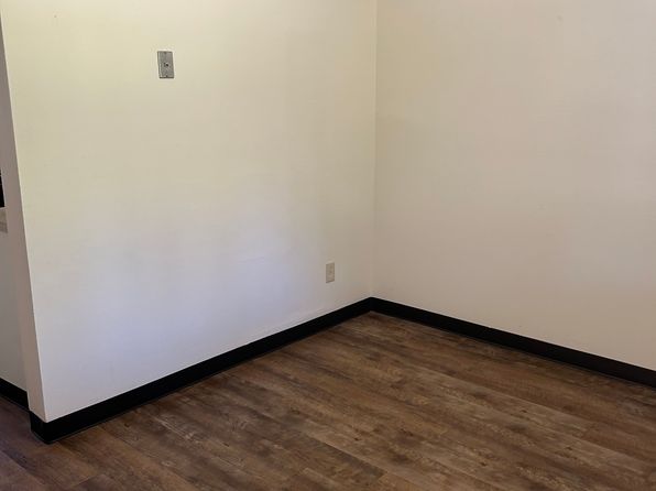 196 Maple Ave APT 26