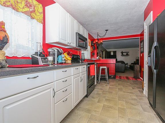 5th image of 2581 Mariposa St