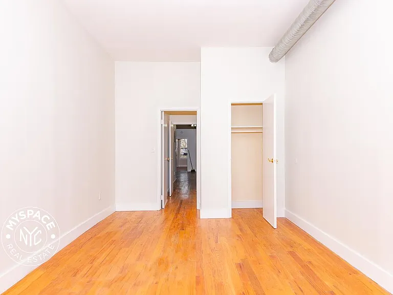 828 Halsey St #3A — Photo 7