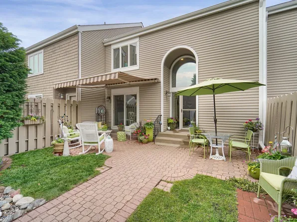 1127 Edgcumbe Rd, Saint Paul, MN 55105
