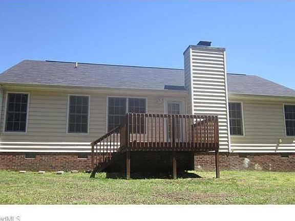2nd image of 802 Pine St