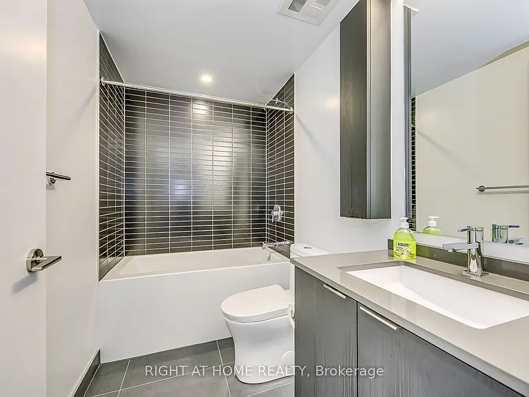 86 Dundas St E #606 — Photo 23