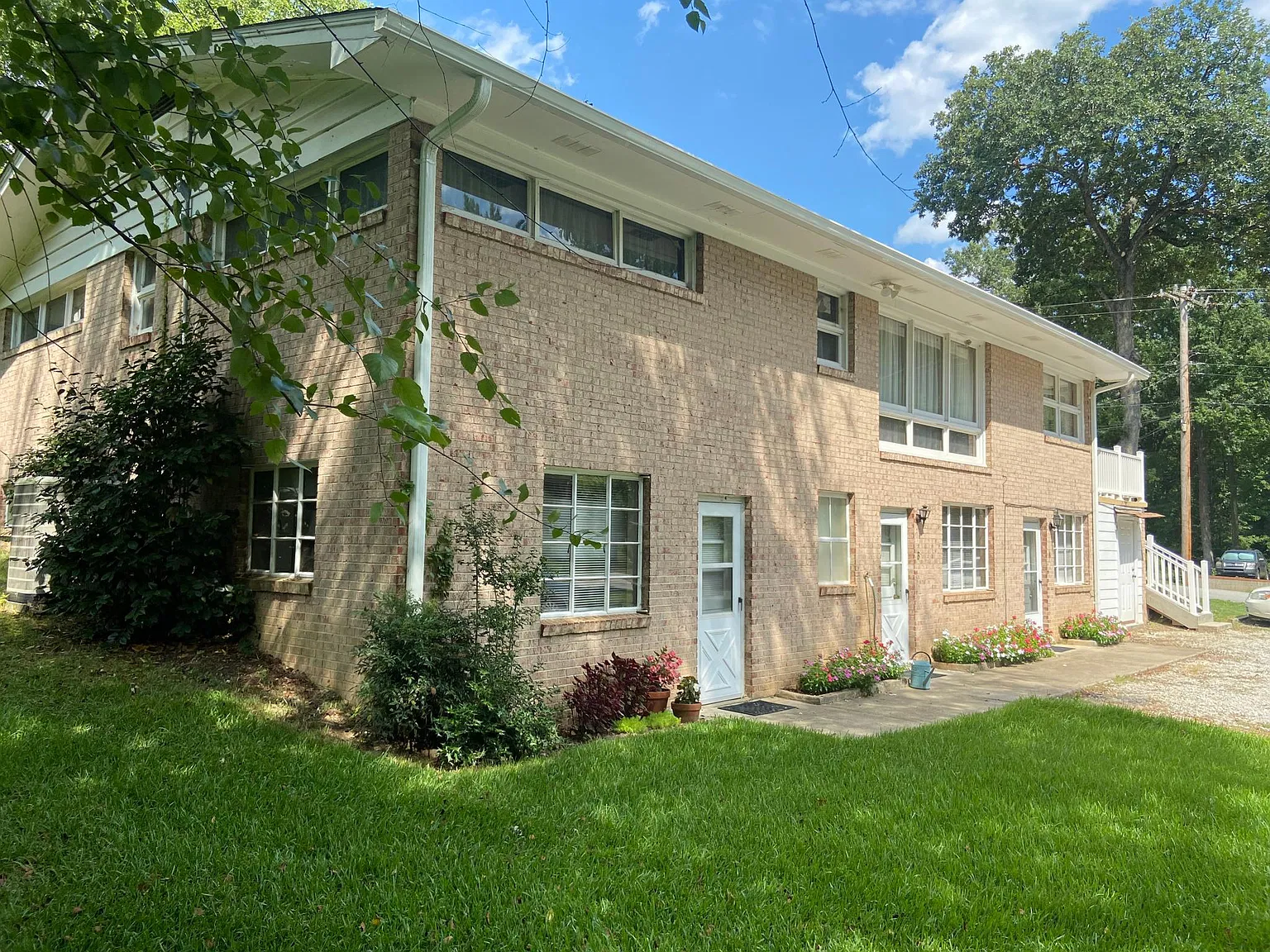 15 Woodfern Cir — Photo 1