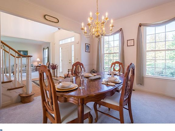 4th image of 10 Meadowcroft Ln