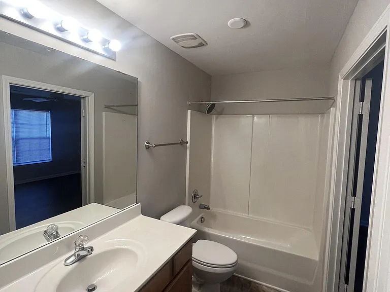 3716 Cotswold Ave #C — Photo 11