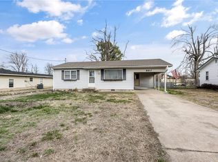 607 N 5th St, Rogers, AR 72756