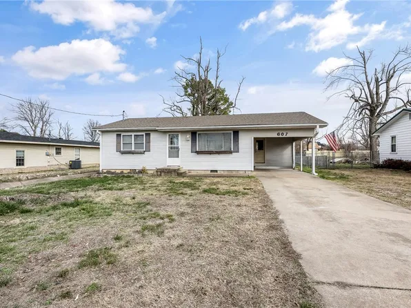 607 N 5th St, Rogers, AR 72756