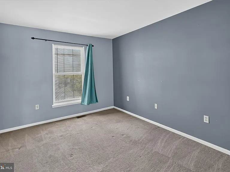 27 Lincoln Dr — Photo 32