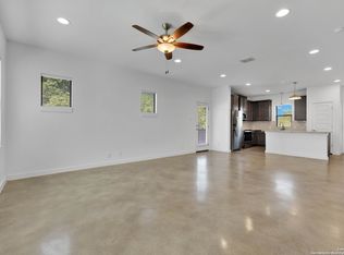 1162 N Olive St, San Antonio, TX 78202