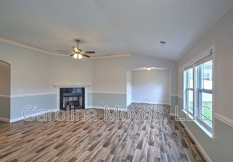 1303 Lindale Pl — Photo 4
