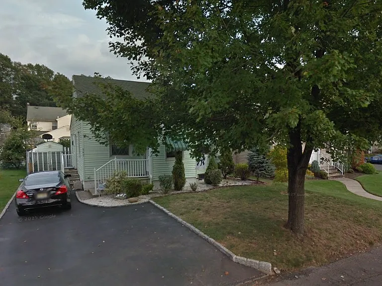 347 Rosewood Ter — Photo 1