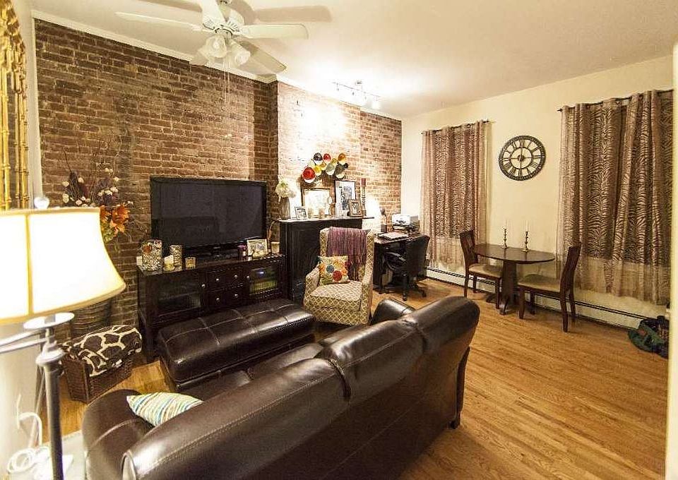 1st image of 515 Willow Ave APT 4